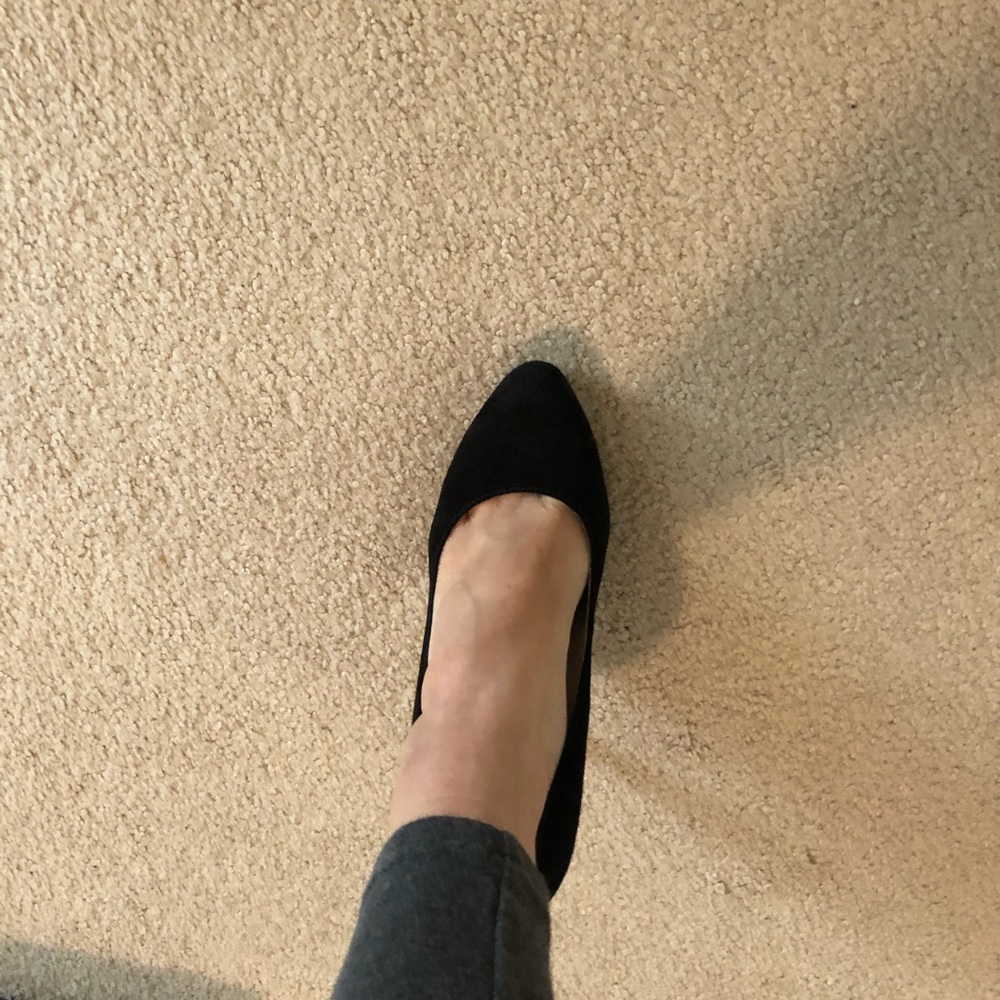 BEAUTIFUL Michael Kors black suade heels - Picture 2 of 5